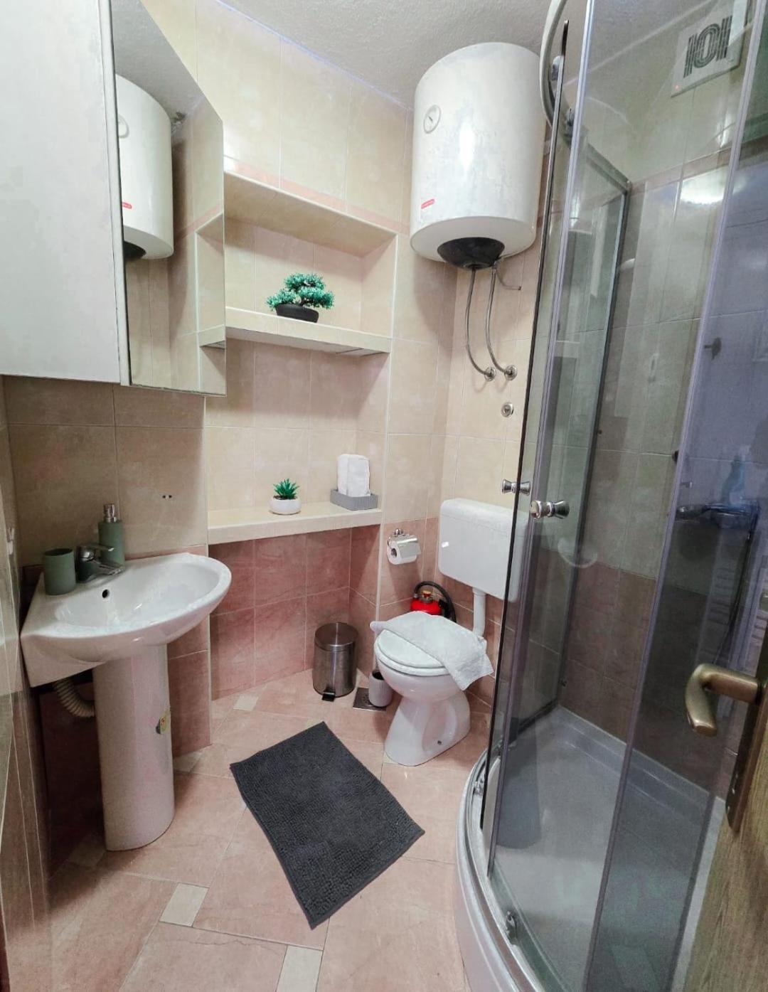 Private Bedroom With Bathroom Baska Voda Exterior photo