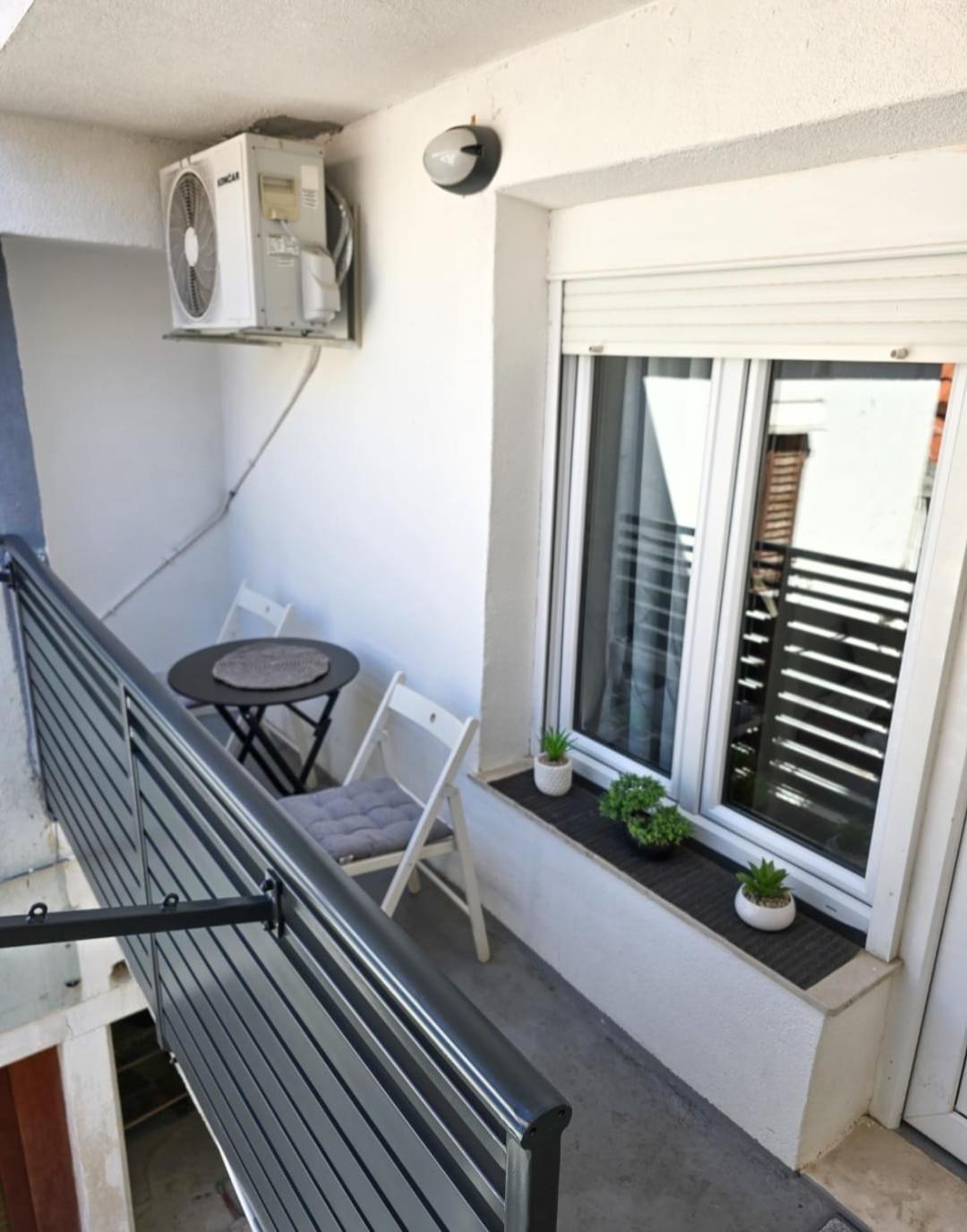 Private Bedroom With Bathroom Baska Voda Exterior photo